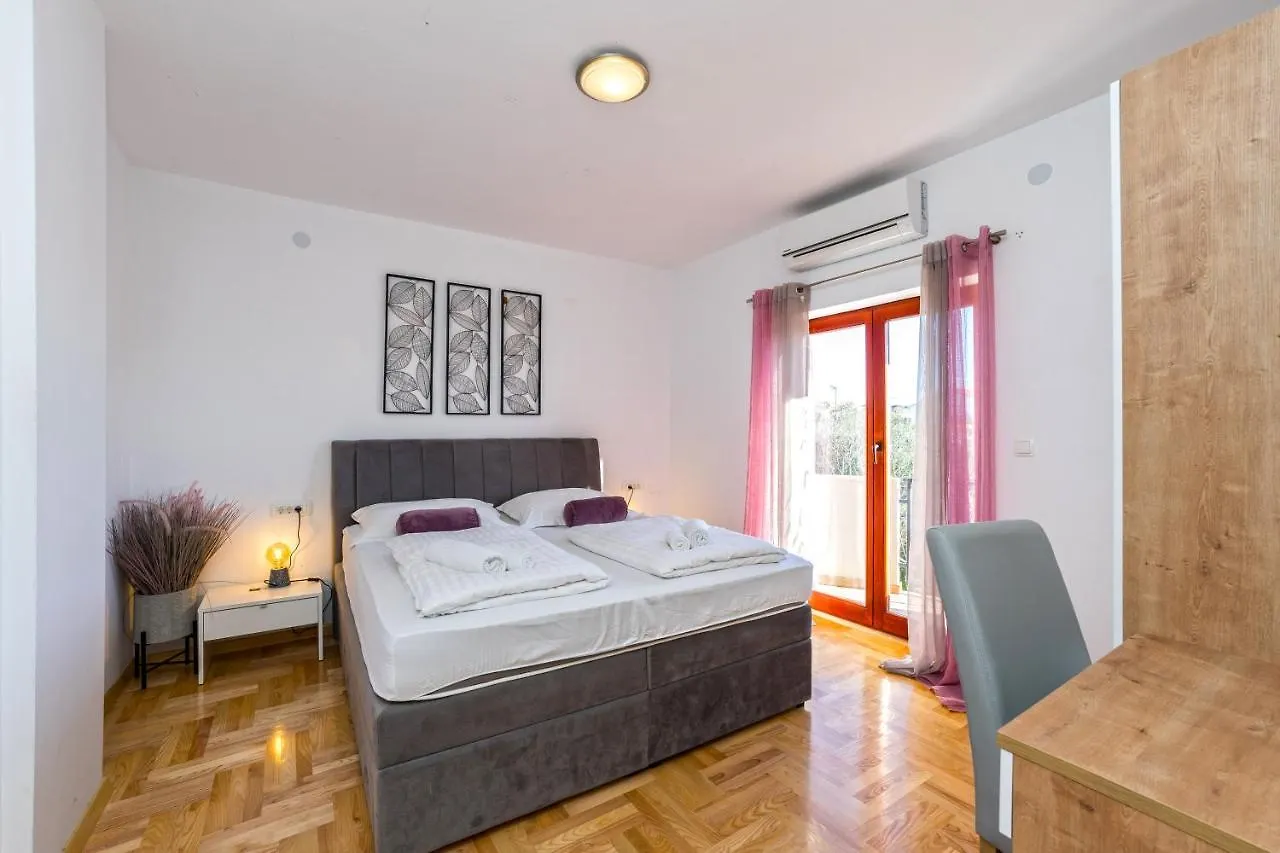 Holiday home Villa Slavica Sveti Filip i Jakov